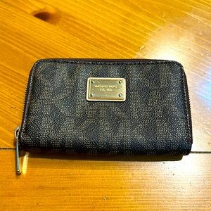 Michael Kors wallet. Excellent condition.